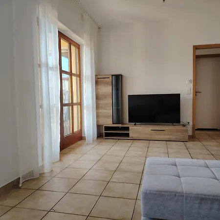 Gemuetliche 100 Qm Mit Balkon Apartament