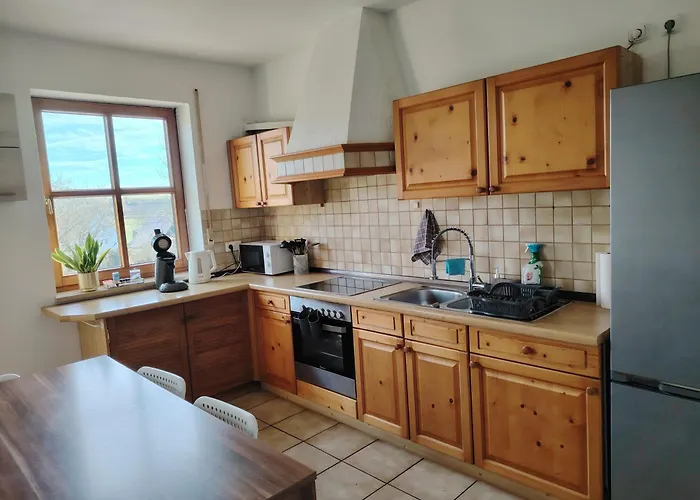 Gemuetliche 100 Qm Mit Balkon * Wernsdorf (Bavaria)