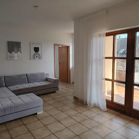 Gemuetliche 100 Qm Mit Balkon Apartmán